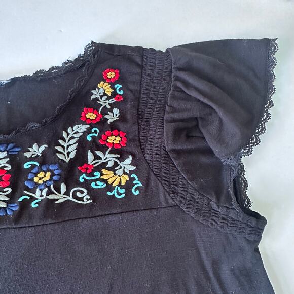 Torrid Knit Crewneck Embroidered Yoke Flutter Sleeve Tee size 0 - Picture 3 of 7